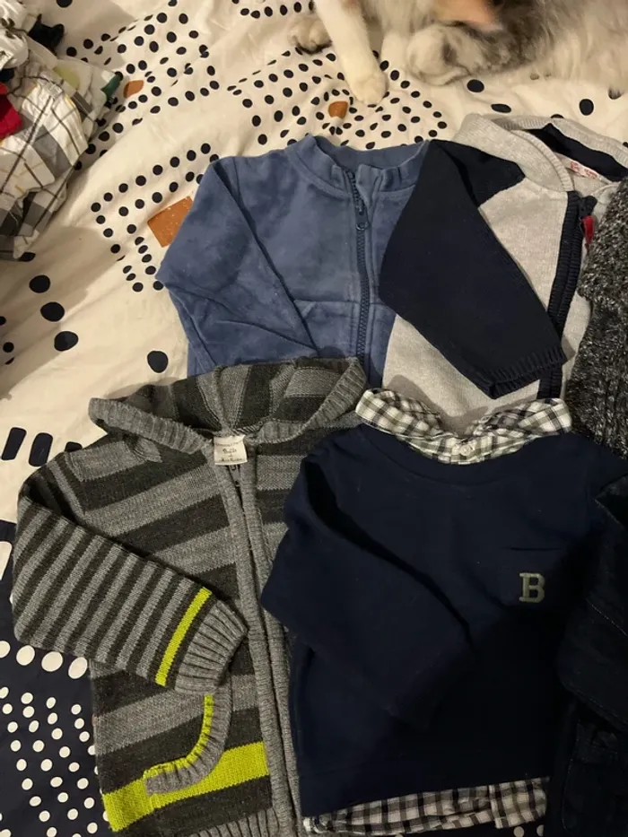 Lot de 7 pull gilet 12 mois - photo numéro 2