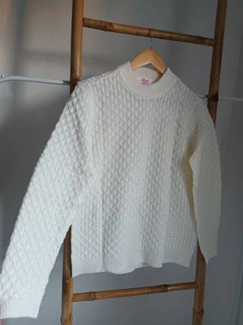Pull chaud court col montant maille épaisse
Ecru