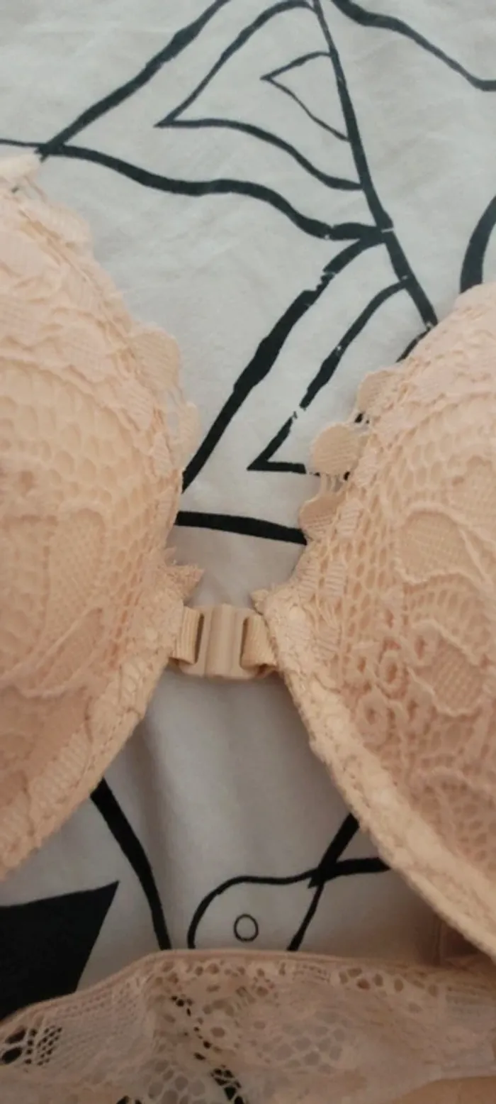 Soutien gorge neuf 90C ( mais noté 75C: taille chinoise) - photo numéro 2