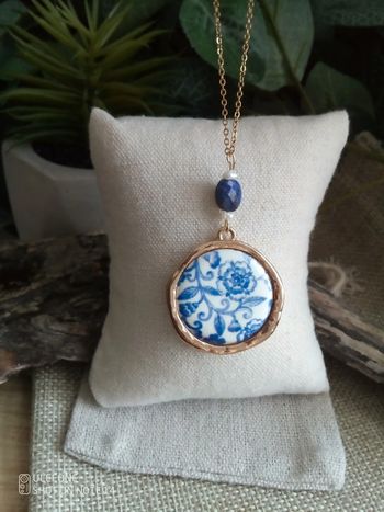 Collier lapis lazuli et médaillon faïence Vintage