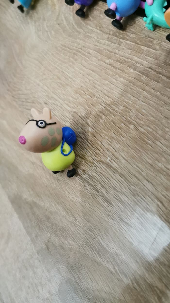 Lot 10 fegurines peppa pig - photo numéro 9