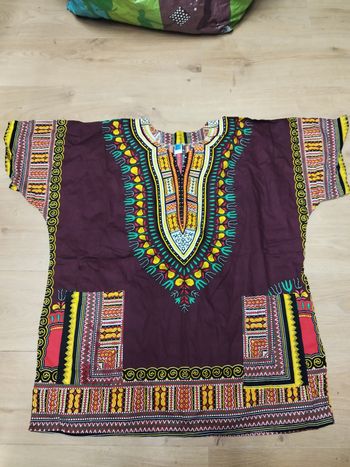 Haut style africain
Dimension longueur 81,5 cm x largeur 68 cm