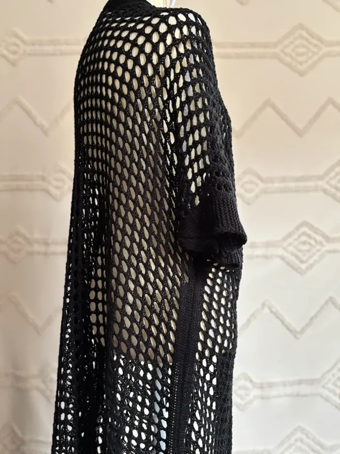 Gilet long noir en maille ajourée – effet filet chic – manches courtes – taille unique - photo numéro 3