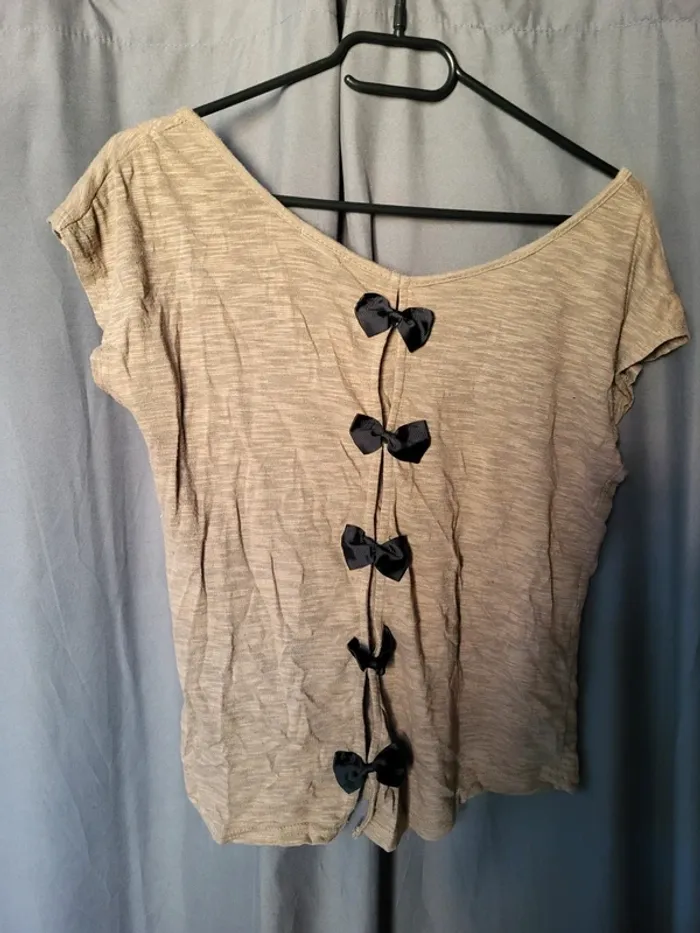 T-shirt nœuds dans le dos