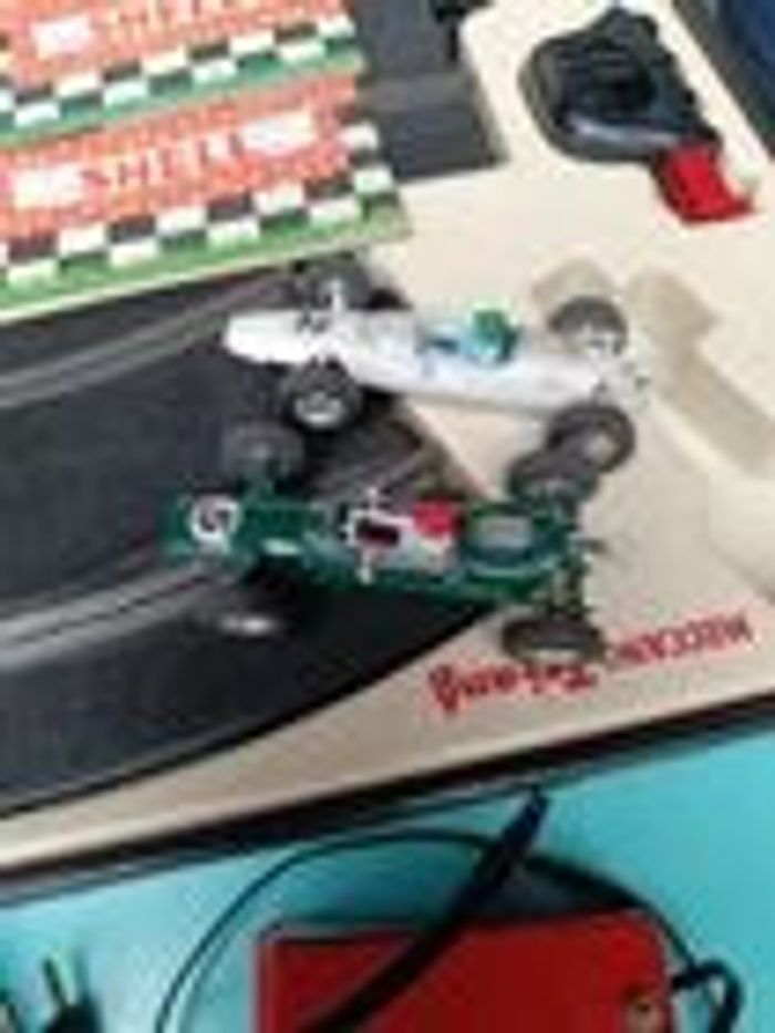 Circuits scalextric a venir chercher sur place - photo numéro 3
