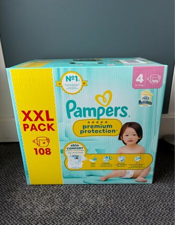 Un pack XXL de couches Pampers premium protection Taille 4 9/14 kg 108 couches 
