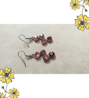 Boucles d’oreilles pendantes argentées & strass rose clair_ Collection Nuances de Rose