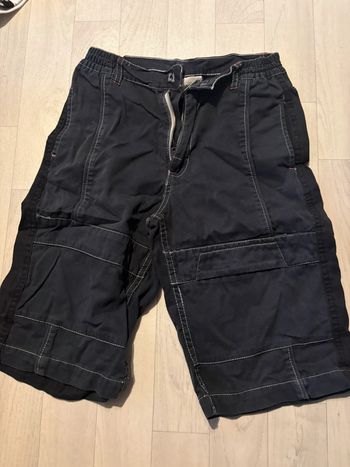 Short gris noir pocopiano 8 ans très bon état