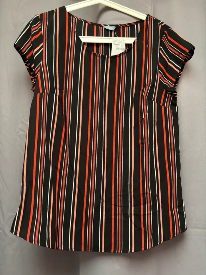 Haut taille 40, teeshirt léger neuf, tee-shirts, tee-shirt