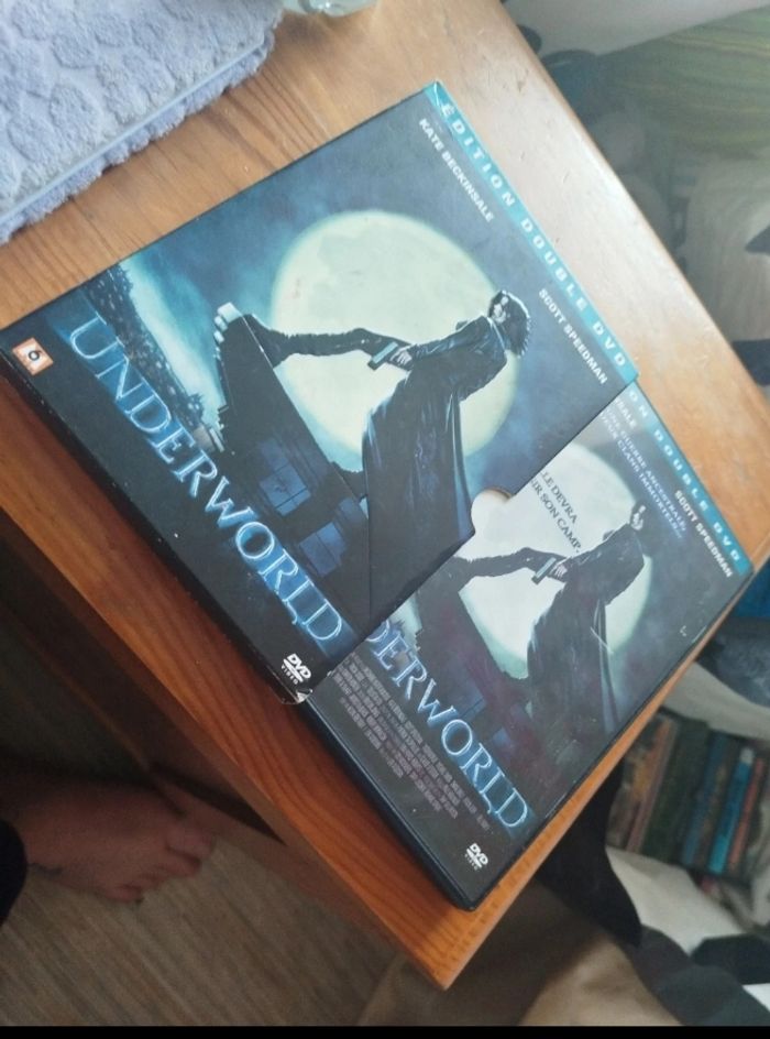 DVD Underworld alors on a la boîte du DVD il y a deux CD - photo numéro 3