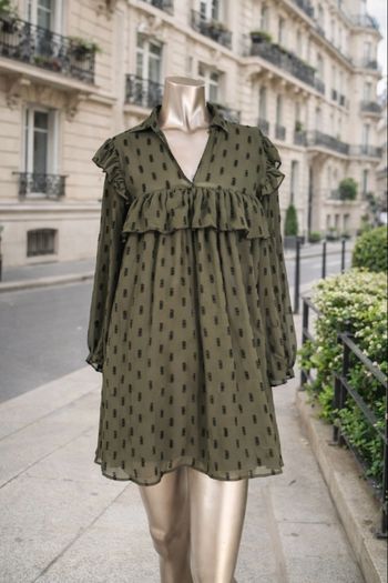 Robe bohème courte fluide kaki à pois texturés – Zara – Taille XS (34)