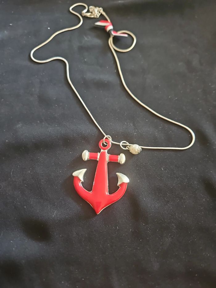 Collier ancre rouge