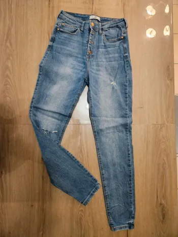 Jean déchiré 40