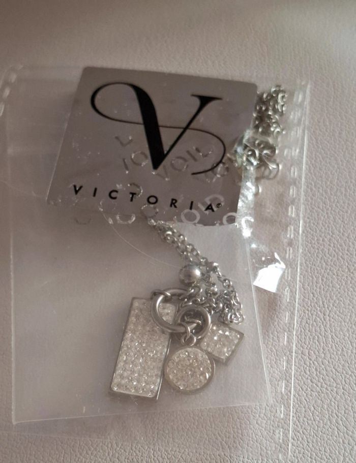 Très joli collier acier Victoria Bijoux neuf