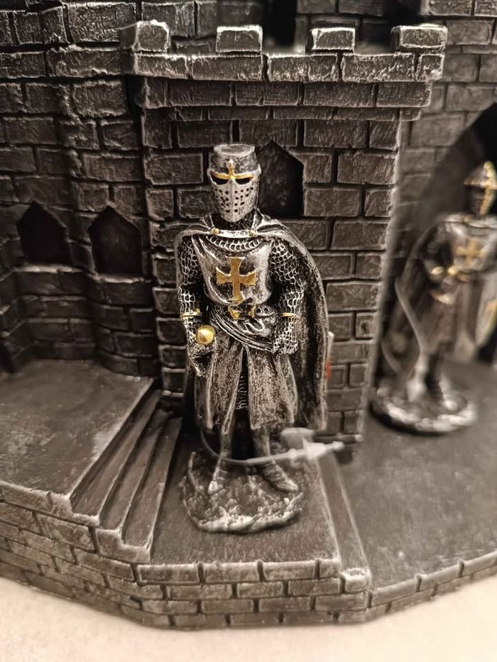 [NEUF] Château médiéval Nemesis Now avec 48 chevaliers - photo numéro 6