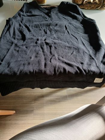 PULL SANS MANCHE NOIR KIABI