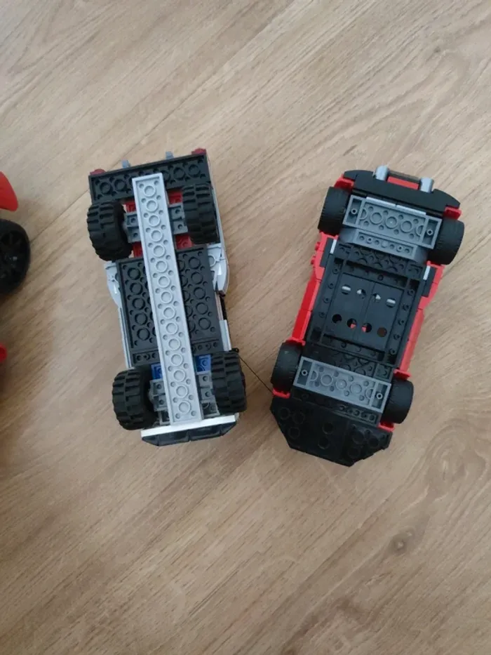 Lot de deux voitures Lego bon état - photo numéro 4