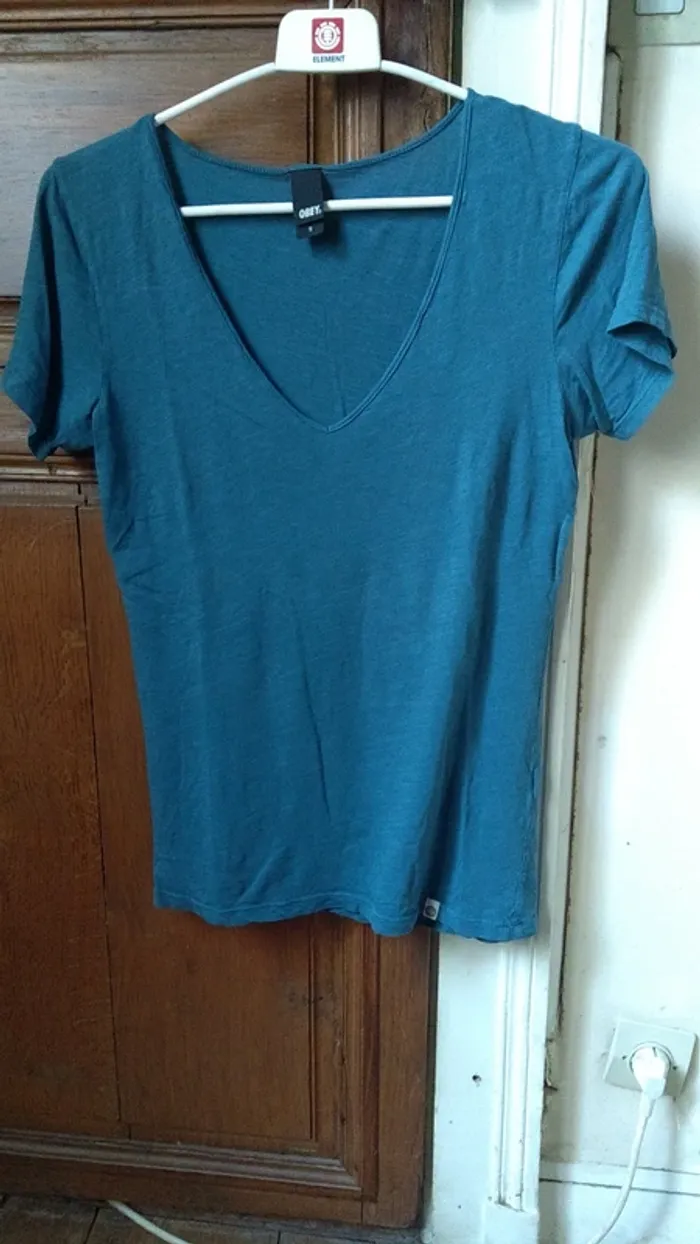 Tee shirt fluide OBEY bleu col V taille S