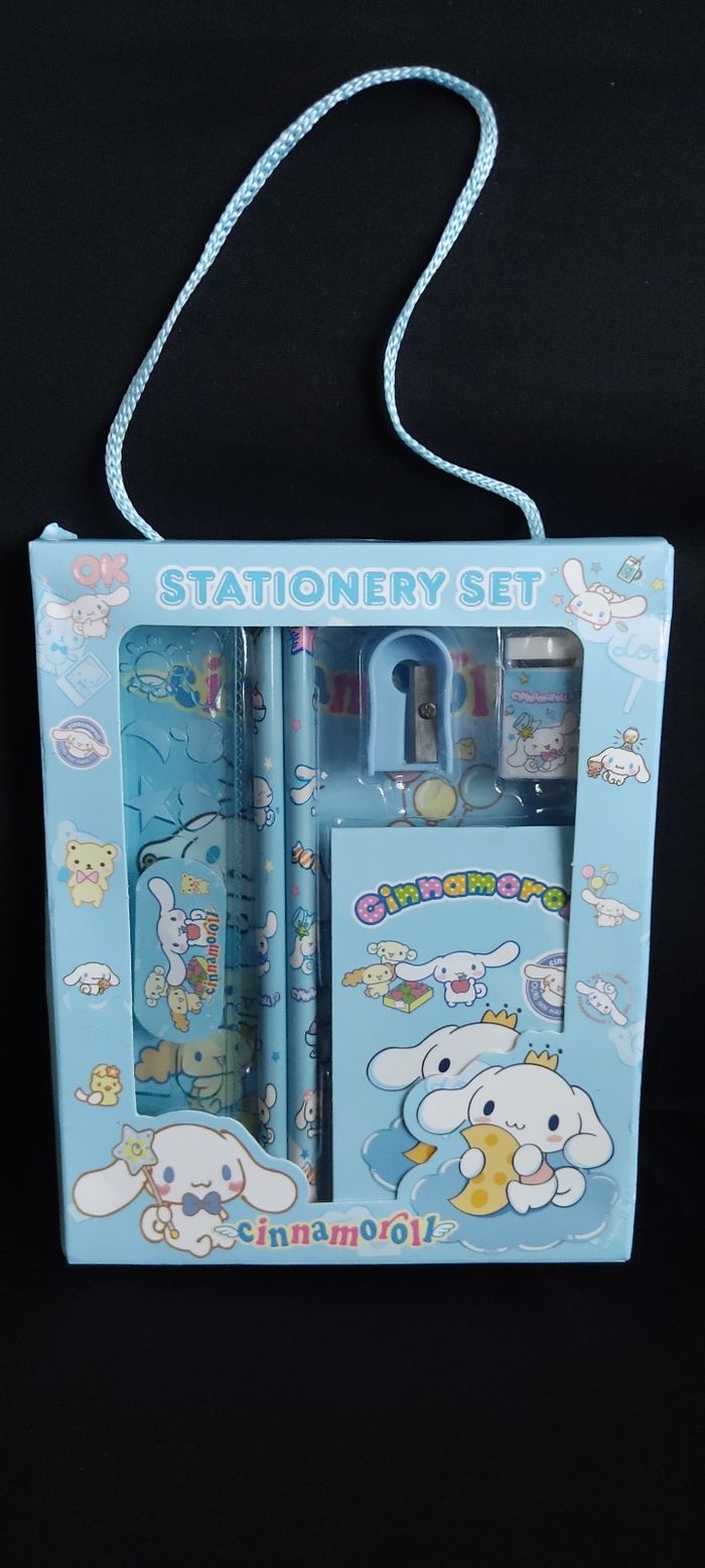 Ensemble papeterie Sanrio 
Chien Cannelle