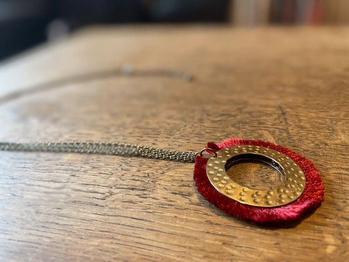 Sautoir avec pendentif atypique