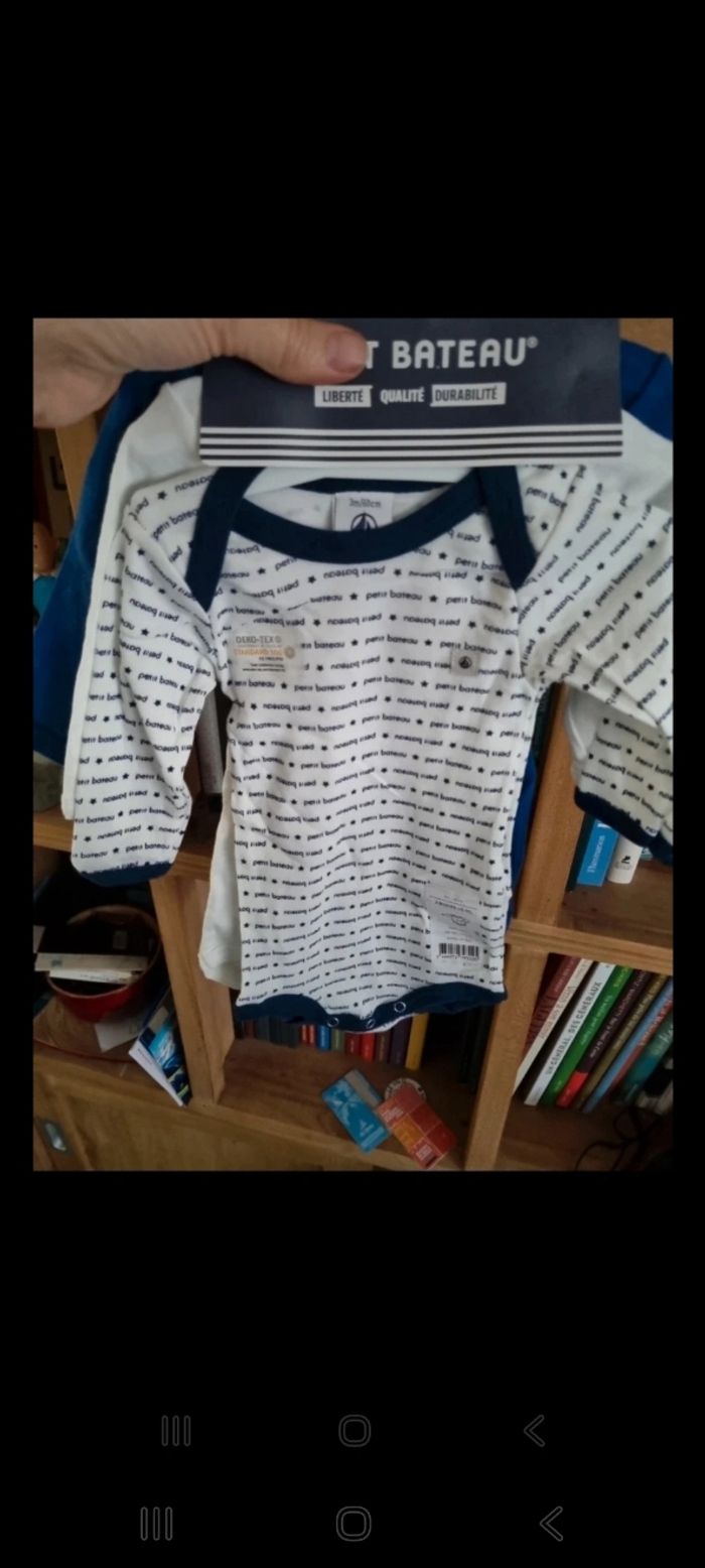 Pyjama Petit Bateau + lot 3 bodys assortis 3 mois - photo numéro 5
