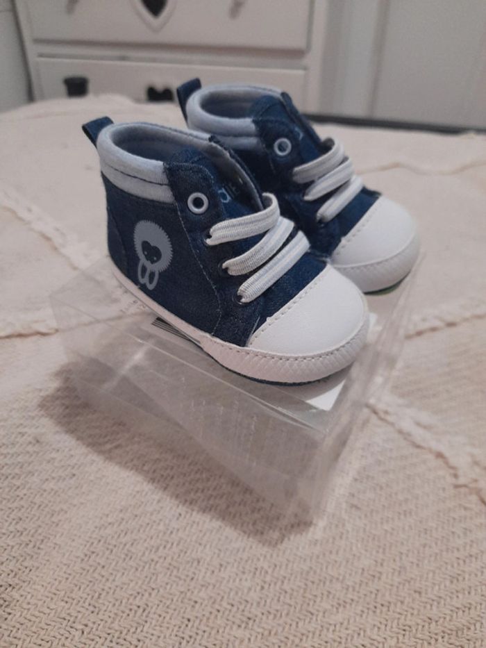 Chaussure/ baskets 1/6 mois obaibi