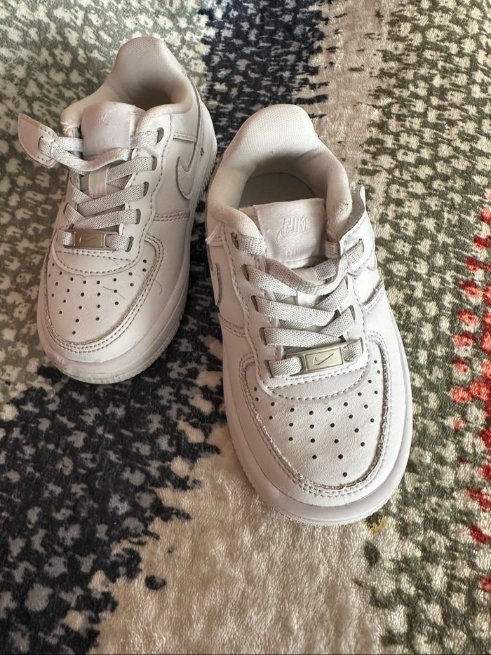 Nike Blanches Taille  25 - photo numéro 8