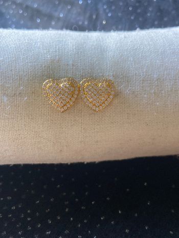 Boucles d'oreilles clous coeurs dorées