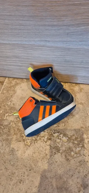Basket adidas à scratch