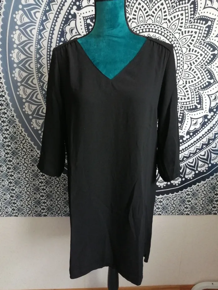 Robe noire manches trois quart col v / camaïeu / (M) - photo numéro 2
