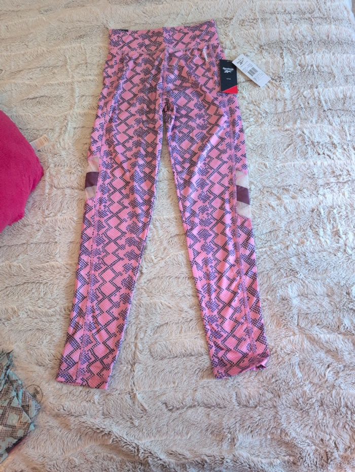 Legging Reebok. Neuf . 14/15ans