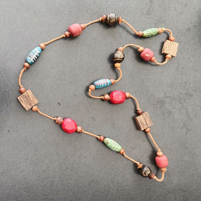 Collier cordelette et bois