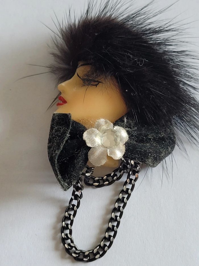 Broche vintage tête de femme