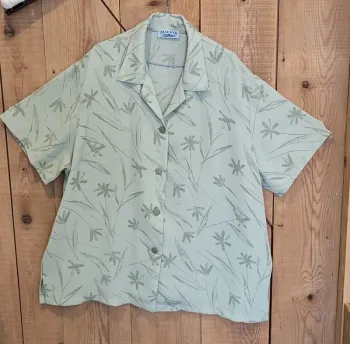 Chemise ample femme Mikava T52 vert clair motifs floraux vintage - Très bon état