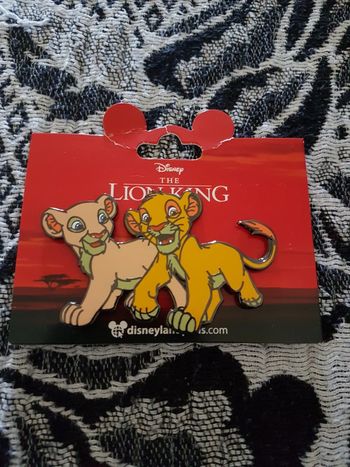 Pin's disneyland paris Simba et Nala lionceaux