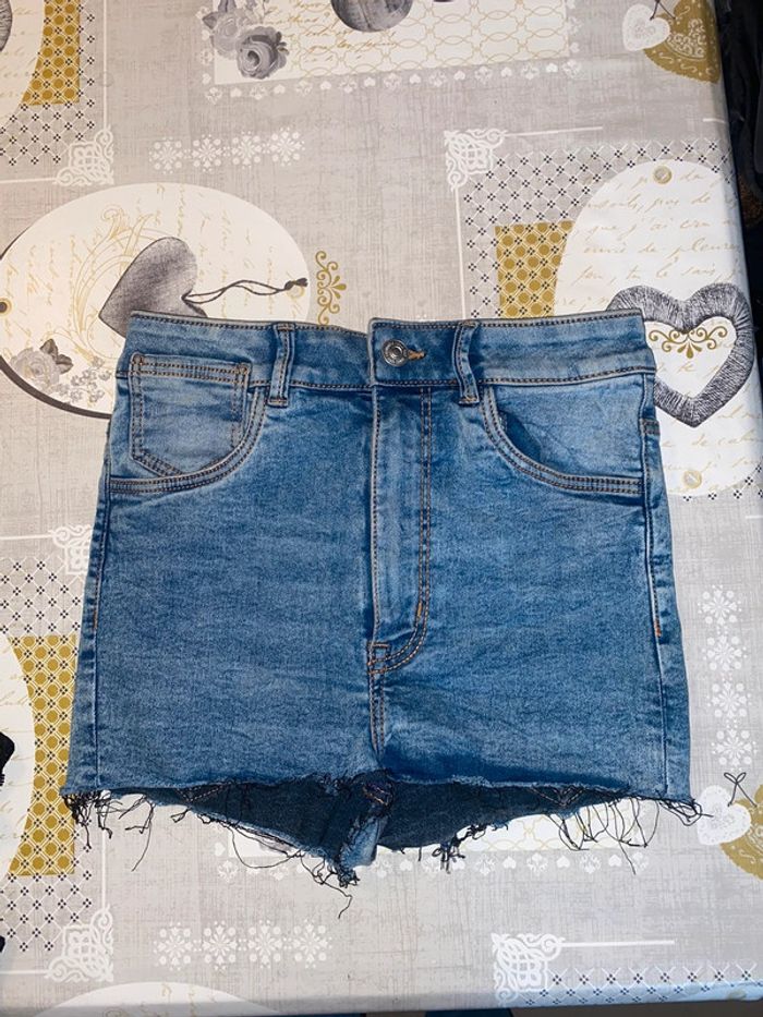 Short en jean moulant - photo numéro 3