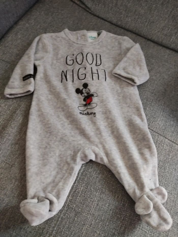 Pyjamas taille 1 mois - photo numéro 2