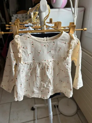 Joli ensemble Kiabi taille 12 mois état impeccable