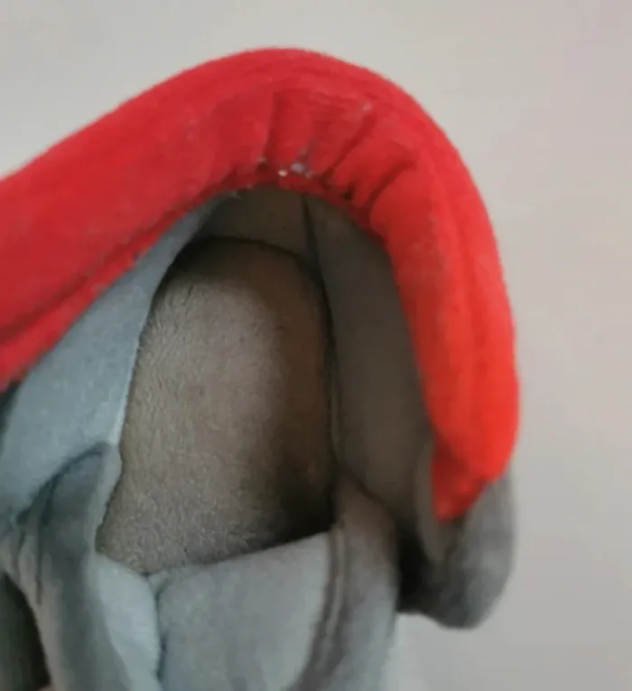 Jolie paire de chausson marque Isotoner pointure 20 en parfait état - photo numéro 9