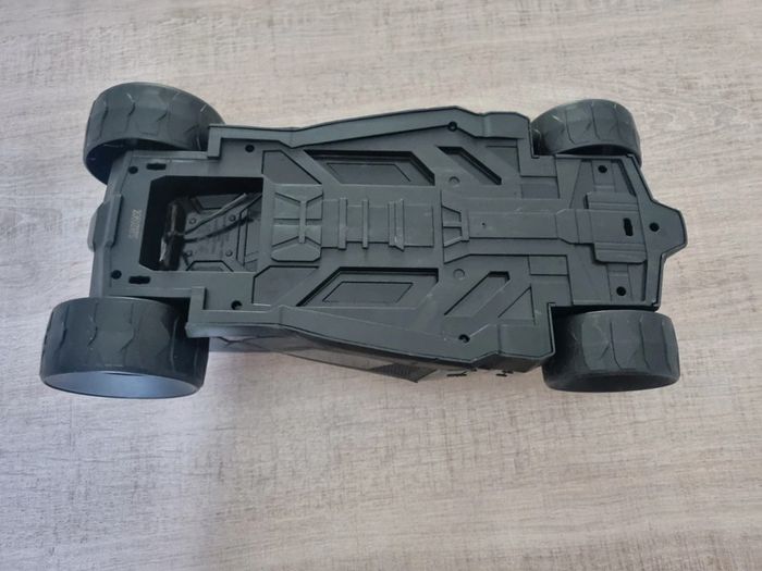 Batmobile + Batman 40cm - photo numéro 8