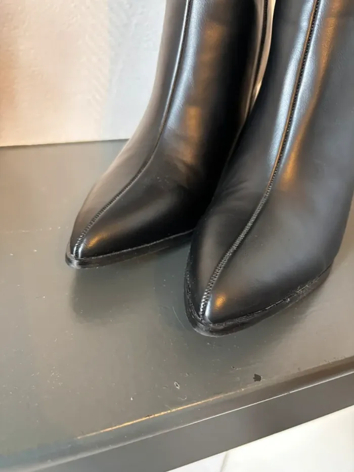Bottes noires - photo numéro 2