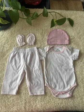 Ensemble rayé body legging bonnet et moufles