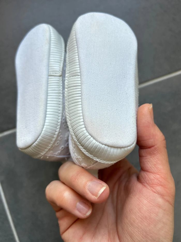 Sandales chaussons esprits baskets broderie anglaise bébé fille Kiabi - photo numéro 6