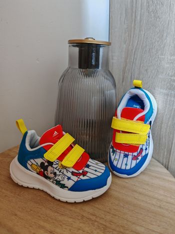 Chaussure Adidas mickey Neuve pointure 23