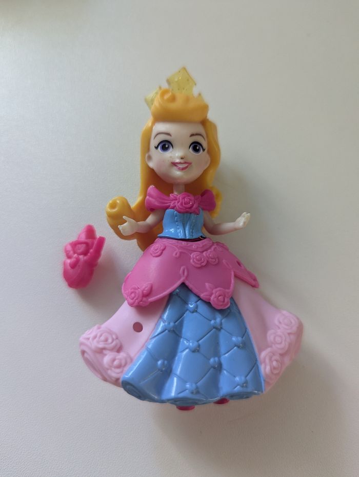 Figurine Disney little kingdom princesse Aurore la belle au bois dormant - photo numéro 3