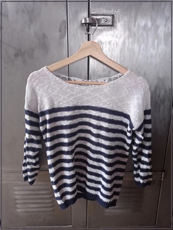 Pull marinière taille S bon état avec dentelle/broderie