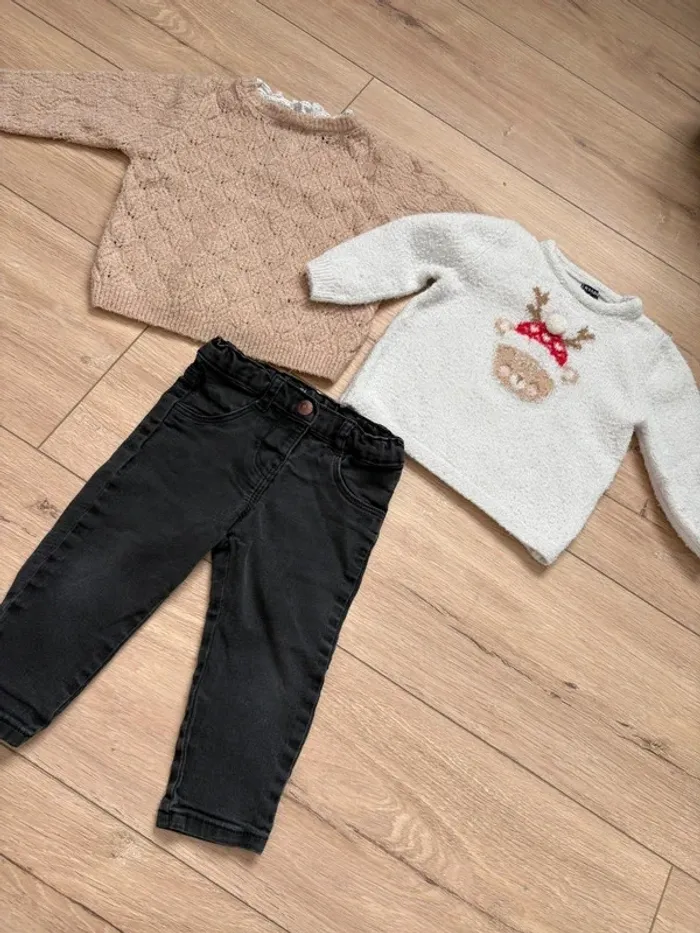 Lot jean réglable et 2 pulls Kiabi hiver Rennes Noël  12 mois