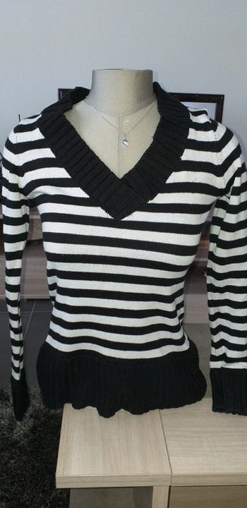 Pull rayé noir et blanc