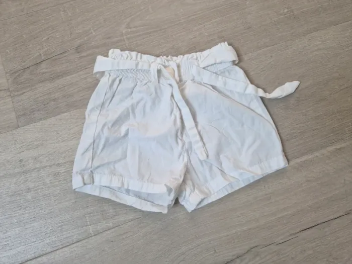 Short petite fille