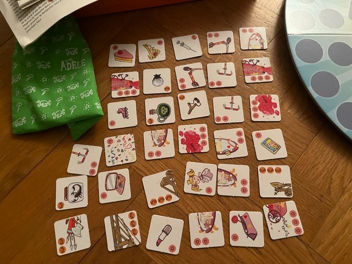 Mortelle Adèle Poussez-vous les moches de Bayard Jeux - photo numéro 3